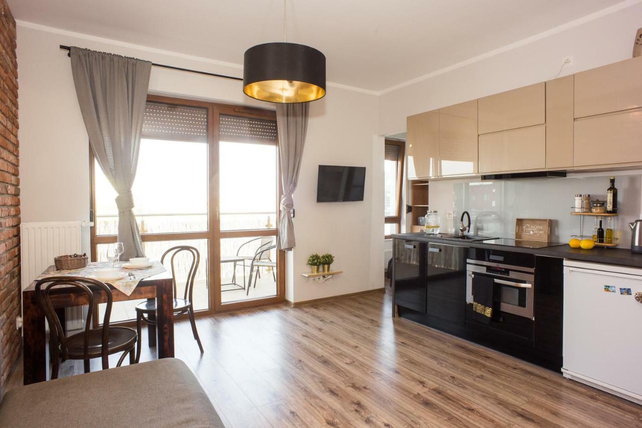 Atrium Z Garazem Apartment